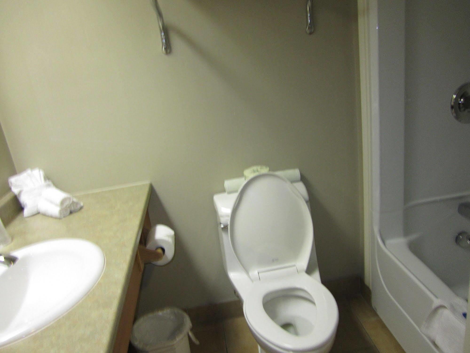Auberge Bouctouche Inn & Suites Экстерьер фото