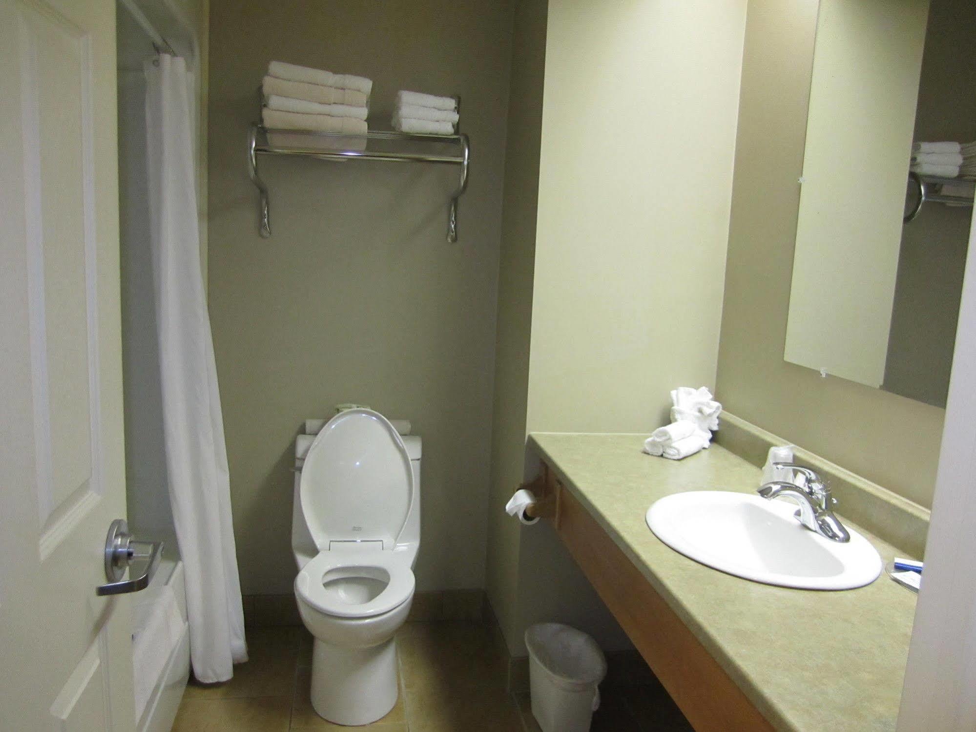 Auberge Bouctouche Inn & Suites Экстерьер фото
